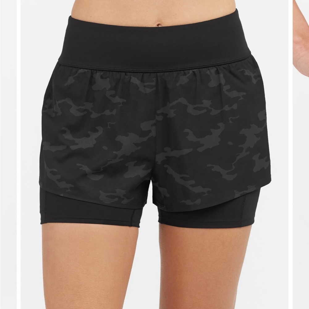 SPANX The Get Moving Short NWT